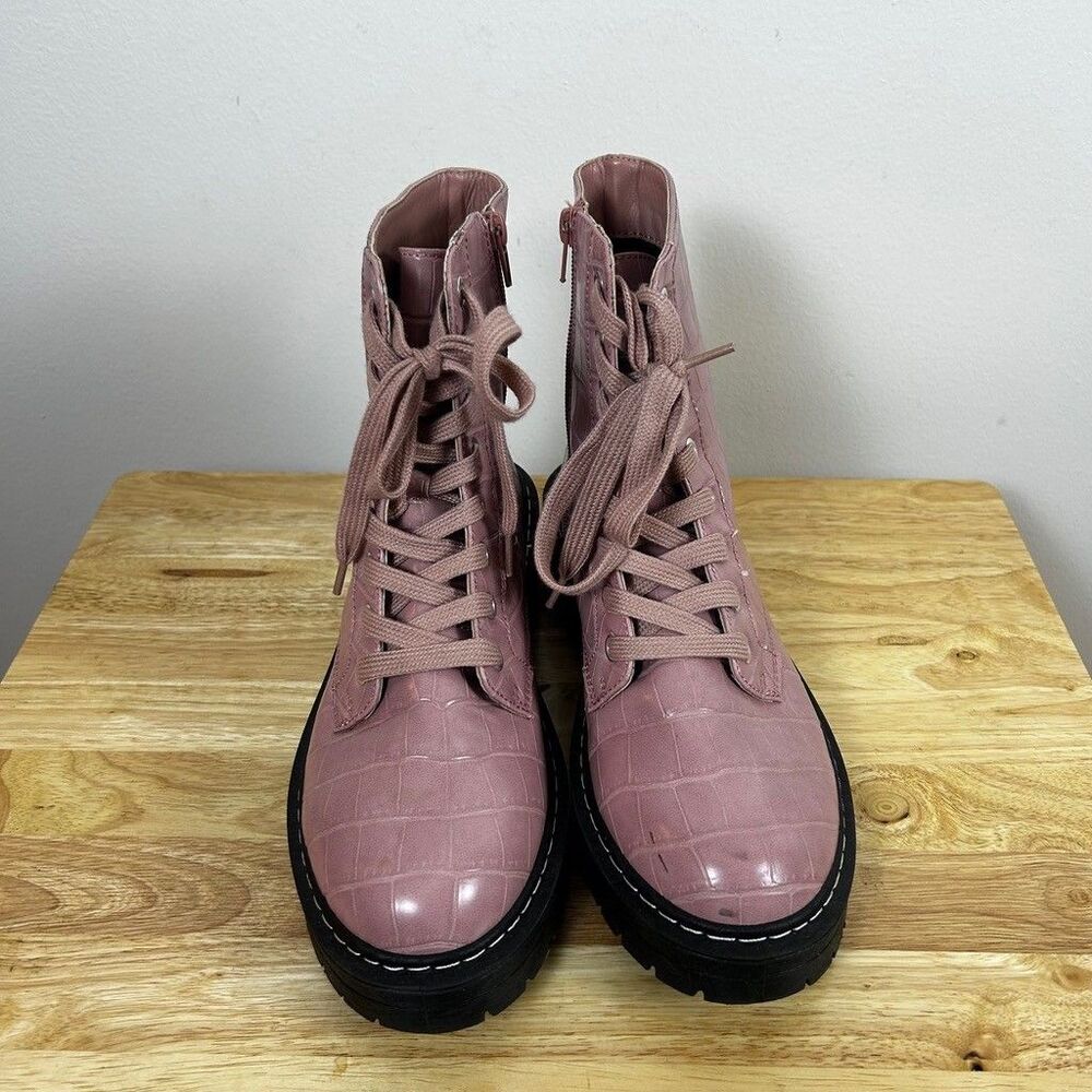 Sugar Kaedy Pink Croc Embossed Combat Boots Womens 8.5 M Lace Up Side Zip Lug - Picture 2 of 7